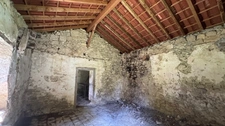 maison plus grange en pierre a restaurer 