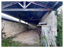 corps de Ferme avec terre  et lac
