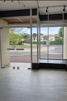 Dpt Charente Maritime (17), à vendre LES MATHES Local commercial 37.31m2 carrez+terrasses de10m2