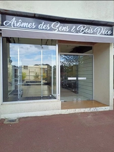 Dpt Charente Maritime (17), à vendre LES MATHES Local commercial 37.31m2 carrez+reserve 24.90m2+terrasses10m2