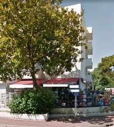 Dpt Charente Maritime (17), à vendre LA PALMYRE Local commercial 