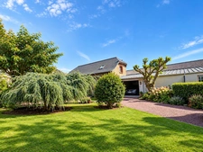 MERDRIGNAC (22) – Élégante maison de maître avec 7 chambres, véranda, dépendances et parc arboré de plus de 2 700 m²