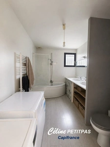 Maison à vendre de plain-pied de 92 m² – 4 pièces – Terrain de 657 m² – Saint-Maugan