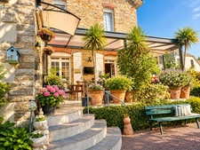 MERDRIGNAC (22) – Élégante maison de maître avec 7 chambres, véranda, dépendances et parc arboré de plus de 2 700 m²