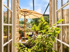 MERDRIGNAC (22) – Élégante maison de maître avec 7 chambres, véranda, dépendances et parc arboré de plus de 2 700 m²