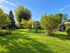 MERDRIGNAC (22) – Élégante maison de maître avec 7 chambres, véranda, dépendances et parc arboré de plus de 2 700 m²