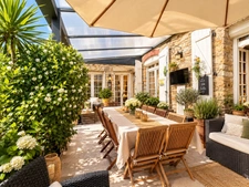 MERDRIGNAC (22) – Élégante maison de maître avec 7 chambres, véranda, dépendances et parc arboré de plus de 2 700 m²