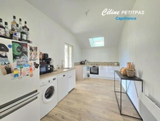 Farmhouse close to shops – 6 rooms – 145m² living space – 539m² of land 