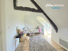 Farmhouse close to shops – 6 rooms – 145m² living space – 539m² of land 