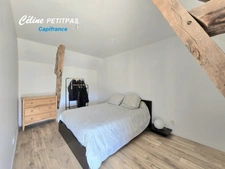 Farmhouse close to shops – 6 rooms – 145m² living space – 539m² of land 