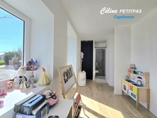 Farmhouse close to shops – 6 rooms – 145m² living space – 539m² of land 