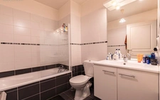 ✨ Elegant 2-room furnished apartment with large south-facing terrace – Juan-les-Pins