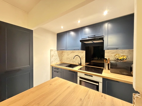 🏡 À vendre :Beau 2 pièces en rez-de-jardin, parking et cave – Antibes