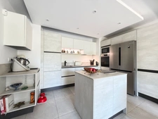 À Vendre – VILLENEUVE LOUBET (06) Appartement 3 Pièces en Rez-de-Jardin dans une Résidence de Standing (Livrée en 2024) 