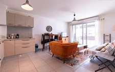 ✨ Elegant 2-room furnished apartment with large south-facing terrace – Juan-les-Pins