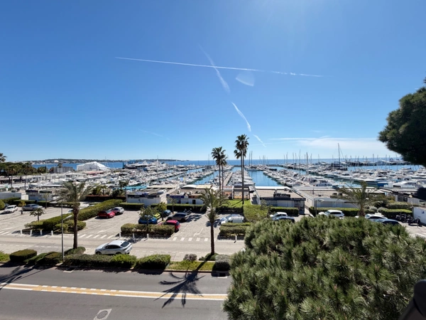 🌊Appartement T1 Golfe-Juan vue mer spectaculaire, grande terrasse, garage fermé