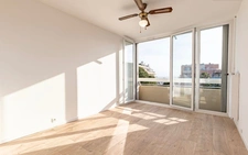 Antibes – Beau 3 pièces traversant rénové avec terrasse, parking et cave – Résidence Le Saint Jean
