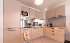 ✨ Elegant 2-room furnished apartment with large south-facing terrace – Juan-les-Pins