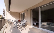 ✨ Elegant 2-room furnished apartment with large south-facing terrace – Juan-les-Pins