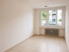 Local commercial avec vitrine et appartement T3 – Bien rare à usage mixte
