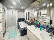 Maison rénovée 6 pièces sous sol total piscine 