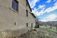 Small farmhouse P3 on 1860m² + 2 ha of agricultural land.