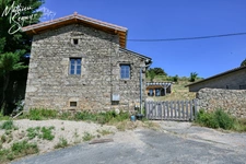 Ferme P7 en campagne à finir de rénover sur un ensemble de 2200 m² de parcelles vendre à THURINS (69)