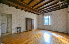 Small farmhouse P3 on 1860m² + 2 ha of agricultural land.