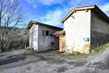 Small farmhouse P3 on 1860m² + 2 ha of agricultural land.