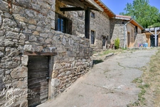 Ferme P7 en campagne à finir de rénover sur un ensemble de 2200 m² de parcelles vendre à THURINS (69)