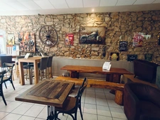 À Vendre BAR a biere  et  Restaurant avec logement de fonction parking