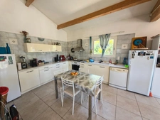 🎨 Rare ! Villa d'architecte sans vis-à-vis : Séjour XXL, atelier de 30 m² et vue à 180° sur 3300 m² de nature.