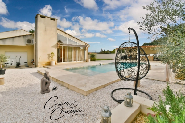 Dpt Hérault (34), à vendre à Plaissan – Villa moderne T6 216m² – Terrain de 2 000m² avec piscine et pool house