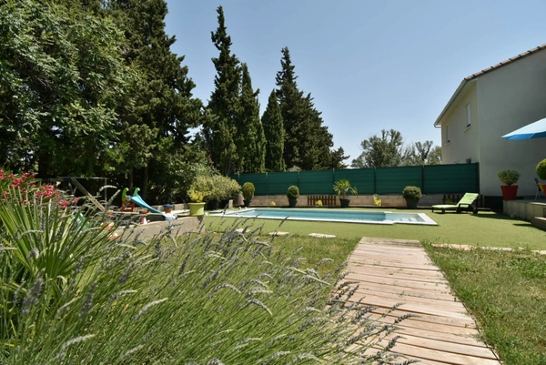 Dpt Hérault (34), à vendre à SAINT-ANDRE DE SANGONIS, villa moderne T5 de 104m² sur 501m² de terrain avec terrasse carrelée et piscine