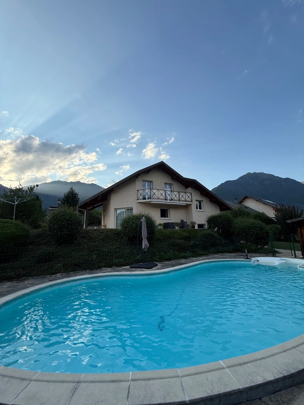Maison familiale avec piscine - Un cadre de vie idéal -