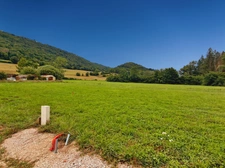 Beau terrain plat