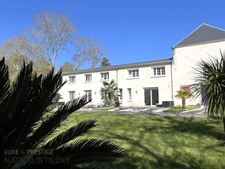 Property for sale, superb renovated mill bordering the river, east of Orleans, 4500 m² plot