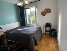 Orléans ,  à vendre, belle maison contemporaine,  design et parfait etat,  sous sol chauffé de 90 m², garage vélos et jardin