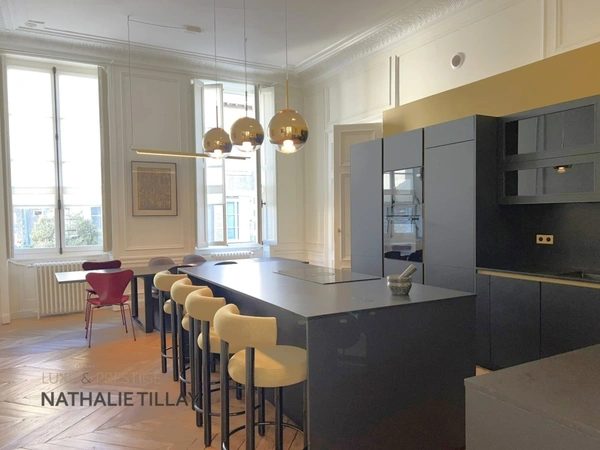 Orleans HYPER CENTRE,  appartement somptueux  de 175 m²  à vendre, dans hotel particulier,