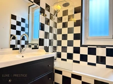 Orleans city center, elegant 5-room apartment for sale. 
