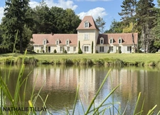 Plateau de Sologne, propriété d'agrément a vendre : Parc de 33 ha, piscine, tennis, biotope Solognot: bois, foret , prairies , étangs , petite chasse et peche. Proche Orleans, 