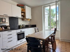 ORLEANS Dunois,  appartement bourgeois T5 a vendre, grand garage, cave, petite copropriéte, cour commune, exclusivité.