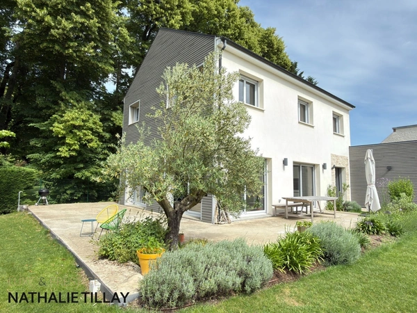 Maison d'architecte de 2021 , a vendre , a  SAINT JEAN DE BRAYE , TERRASSE ET JARDIN
