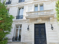 Orleans centre, for sale, private mansion of 465 m², landscaped park and outbuildings.   