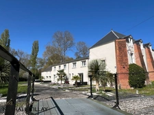 Property for sale, superb renovated mill bordering the river, east of Orleans, 4500 m² plot