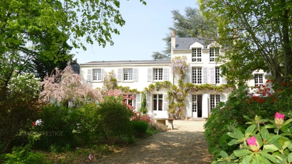 SAINT PRYVE SAINT MESMIN a vendre , propriete maison de maitre, bord du Loiret  , 287 m² habitables, parc de 1ha. 