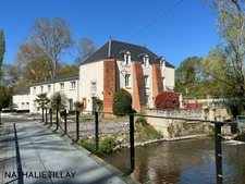 Property for sale, superb renovated mill bordering the river, east of Orleans, 4500 m² plot