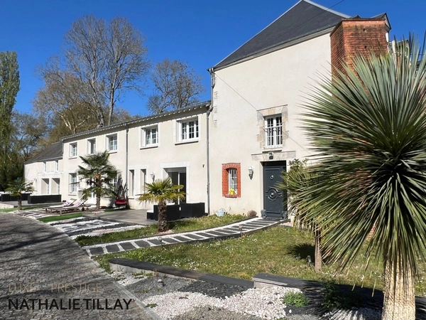 Propriete à vendre, superbe Moulin rénové et bordé par la rivière, a l est d Orleans, parcelle de 4500 m²