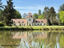 Sologne Plateau, country estate for sale: 33-hectare park, swimming pool, tennis court, typical Sologne biotope: woods, forest, meadows, ponds, small game hunting and fishing. Near Orleans. 