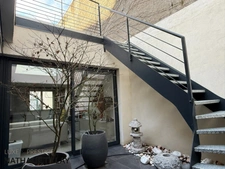 Maison à vendre , Orleans hyper centre , esprit loft , patio, terrasse 60m² , stationnements, cave 